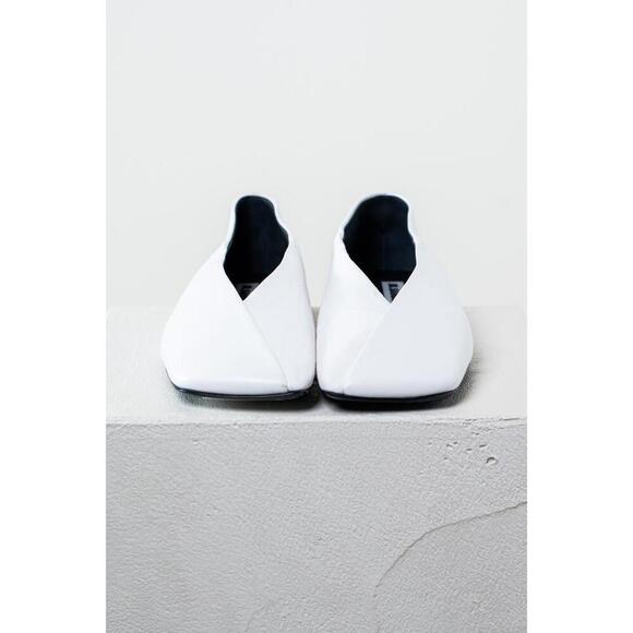 Jil Sander Asymmetric leather ballet flats - Picture 1 of 4